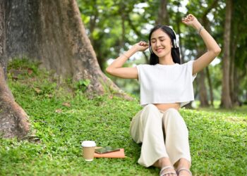 炎炎夏日怎麼穿？「白開水穿搭」4大祕訣讓妳清爽又時髦！