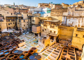 一腳踏進千年歷史 摩洛哥菲斯古城：香料、皮革、迷宮！