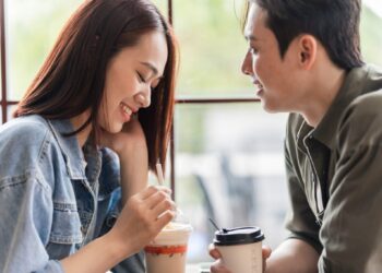告別「聊天終結者」！20個首次約會有趣話題 讓你們聊到不想回家（上篇）