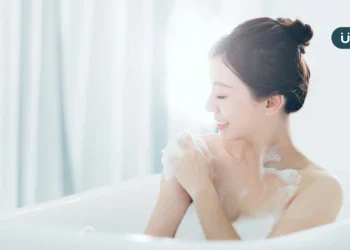 洗澡也能改善失眠？專家授「正念淋浴」4步驟：學會接納當下情緒