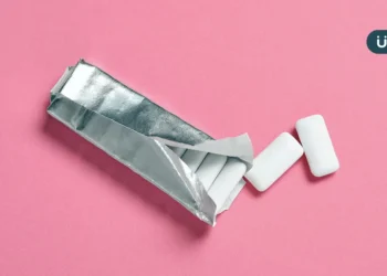 口香糖成分竟然是橡膠！吞下去會黏住腸胃嗎？「6大迷思」一次破解