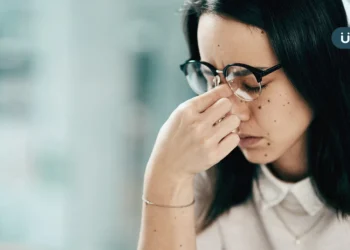 眼睛出現飛蚊、閃光⋯當心視網膜剝離前兆！醫列「6大高風險族群」