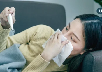 這波新冠症狀更重？醫揭確診者「喉嚨痛到不敢吞口水」快做1事預防