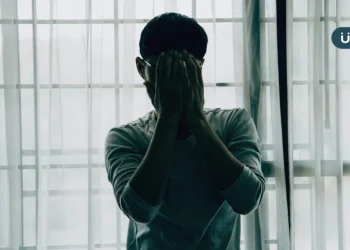 20歲男幻聽、被害妄想⋯不是中邪！醫揭「思覺失調症」5成恐復發