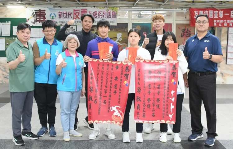 游淑貞赴花蓮體中表揚全國體育之星 勉勵黃安、黃怡欣、曾若涵勇奪佳績 游淑貞赴花蓮體中表揚全國體育之星-勉勵黃安、黃怡欣、曾若涵勇奪佳績