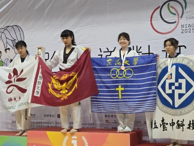 從新手到奪牌!東海跆拳道隊長郝梓晴大學最終戰奪銅 張大維、戴偉國教練四年陪伴見證蛻變 從新手到奪牌!東海跆拳道隊長郝梓晴大學最終戰奪銅-張大維、戴偉國教練四年陪伴見證蛻變