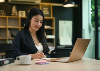 上班族必看！5招摸魚神技讓妳爽爽過一天