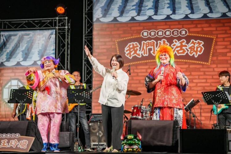 鐵獅玉玲瓏嗨進萬丹-5000名鄉親擠爆「2025我們生活節」現場