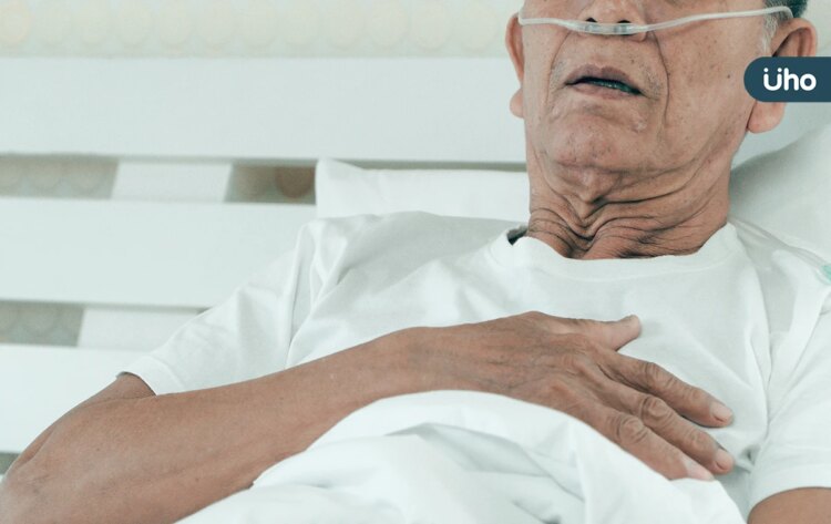 「6級失智爺爺」跌倒卻稱開玩笑⋯居服員的照護心得:人在生死面前很渺小 「6級失智爺爺」跌倒卻稱開玩笑⋯居服員的照護心得:人在生死面前很渺小