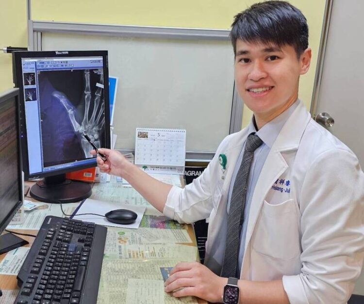 拇指腕掌關節炎常合併媽媽手、板機指 疼痛難纏! 「關節鏡清創及復位手術」讓她重回職場 拇指腕掌關節炎常合併媽媽手、板機指-疼痛難纏!-「關節鏡清創及復位手術」讓她重回職場