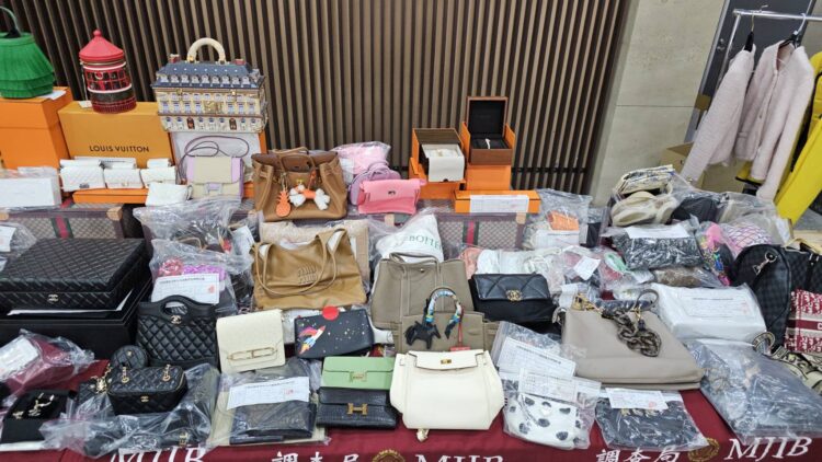 法務部調查局偵破投資詐騙案，查扣價值上億之各式高級名牌精品