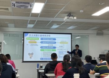 碳費元年-高市首創「自主減量計畫輔導團」-進廠助企業取得優惠費率