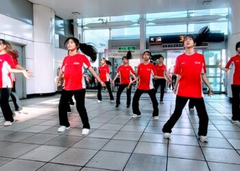 高鐵左營站歡慶母親節-學子歌舞送祝福