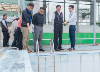 桃園市長張善政視察停用35年平鎮游泳池-拍板改建複合式社會住宅納運動設施