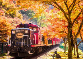 日本自由行｜在京都搭嵐山小火車、看伏見稻荷大社千本鳥居！