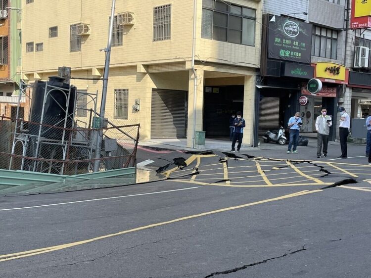 怕到死都回不了家!首推新大樓地基就塌陷「7屋被強拆」 建商沒錢重建 官方出手了 怕到死都回不了家!首推新大樓地基就塌陷「7屋被強拆」-建商沒錢重建-官方出手了