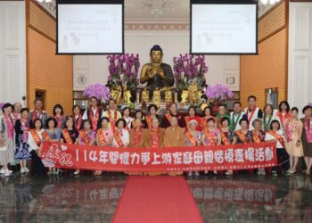 關懷力爭上游家庭-信徹禪寺以浴佛儀式表揚楷模母親