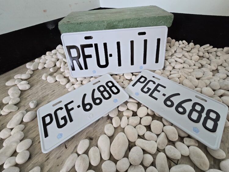 高雄區監理所標售租賃汽車及機車新式號牌 開標價2,000元起 高雄區監理所標售租賃汽車及機車新式號牌-開標價2,000元起