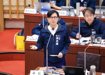 高中職以下普通教室建置大型觸控顯示器-陳其邁允諾加速完成