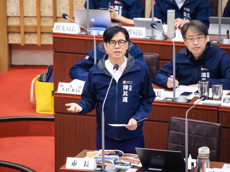 高中職以下普通教室建置大型觸控顯示器 陳其邁允諾加速完成 高中職以下普通教室建置大型觸控顯示器-陳其邁允諾加速完成