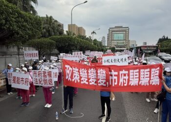 【高雄不聽，我們北上說】高球場封場風波延燒-200人凱道陳情總統府盼聽見基層聲音