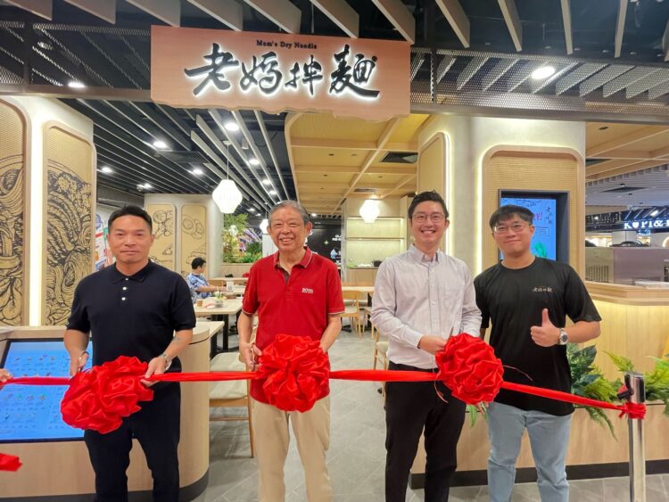 從台北拌到獅城！老媽拌麵新加坡首店開幕，端出台灣味道的新篇章