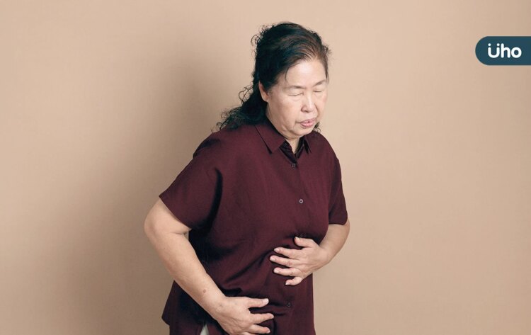 老婦上腹劇痛驚見「24公分巨瘤」!醫揭好發族群:定期健檢是關鍵 老婦上腹劇痛驚見「24公分巨瘤」!醫揭好發族群:定期健檢是關鍵