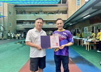 簡光明園長攜明星幼兒園傳遞母親節愛心-雨中義賣助雷特氏症病友