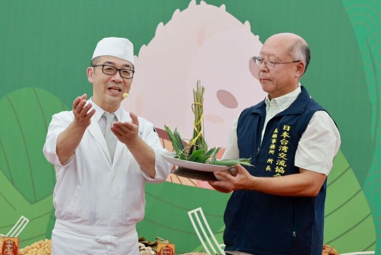 三鳳中街百人包粽-首度結合日本粽文化