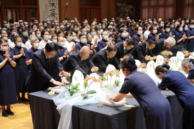 黃偉哲出席浴佛大典與全球同步祈福-共造祥和社會