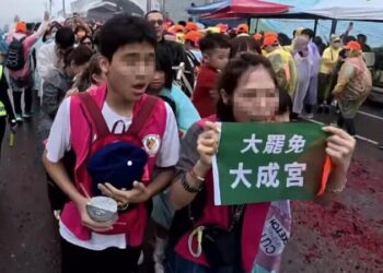 【熱搜話題】白沙屯媽祖「緊急煞車＋轉向」畫面瘋傳-網友熱議是否顯靈