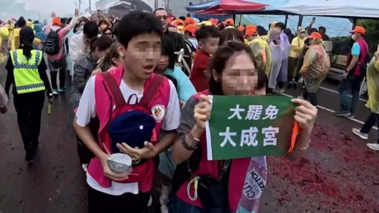 【熱搜話題】白沙屯媽祖「緊急煞車＋轉向」畫面瘋傳-網友熱議是否顯靈