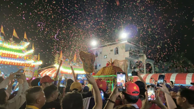 六房媽過爐萬人空巷 虎尾警交管宣導雙管齊下保平安 六房媽過爐萬人空巷-虎尾警交管宣導雙管齊下保平安