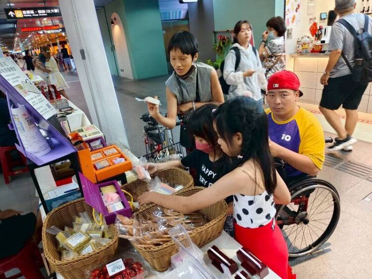 蕾特媽咪皂工坊參與 亮地方「幸福滿市集」 溫馨展攤獲得更多支持 蕾特媽咪皂工坊參與-亮地方「幸福滿市集」 溫馨展攤獲得更多支持