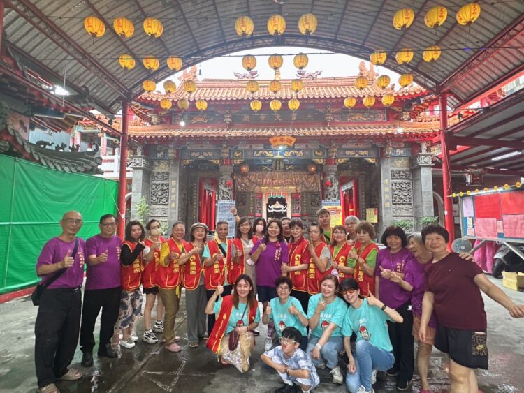 母親節防暴宣導結合親子同樂-臺南南區三官大帝廟湧入近500人同樂