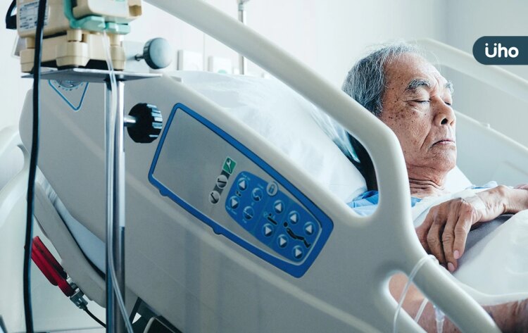 長輩臥床「電動床」如何挑?教你「4重點」選對款式、高度方便起身 長輩臥床「電動床」如何挑?教你「4重點」選對款式、高度方便起身