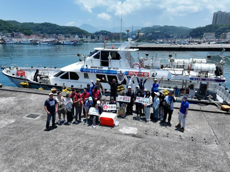 葡小龜重返大海-新北動保處護送傷癒欖蠵龜回原棲地！