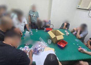 骨質天九牌職業賭場藏身大樓民宅-警逮32人