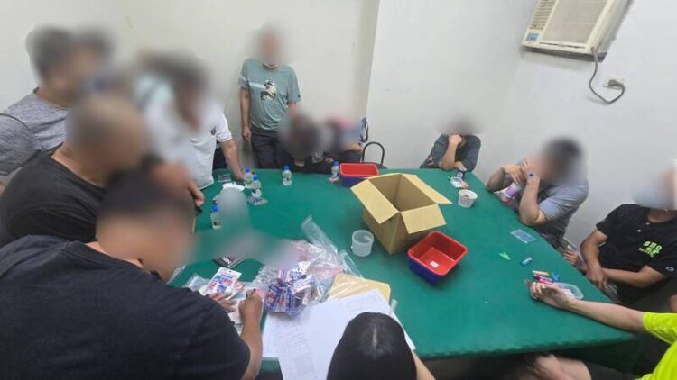 骨質天九牌職業賭場藏身大樓民宅-警逮32人