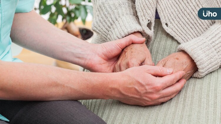 胃癌末不再只能化療,化療加免疫5成病患可控制癌細胞,醫師提醒:初期常誤認消化潰瘍,定期胃鏡檢查為必要 胃癌末不再只能化療,化療加免疫5成病患可控制癌細胞,醫師提醒:初期常誤認消化潰瘍,定期胃鏡檢查為必要