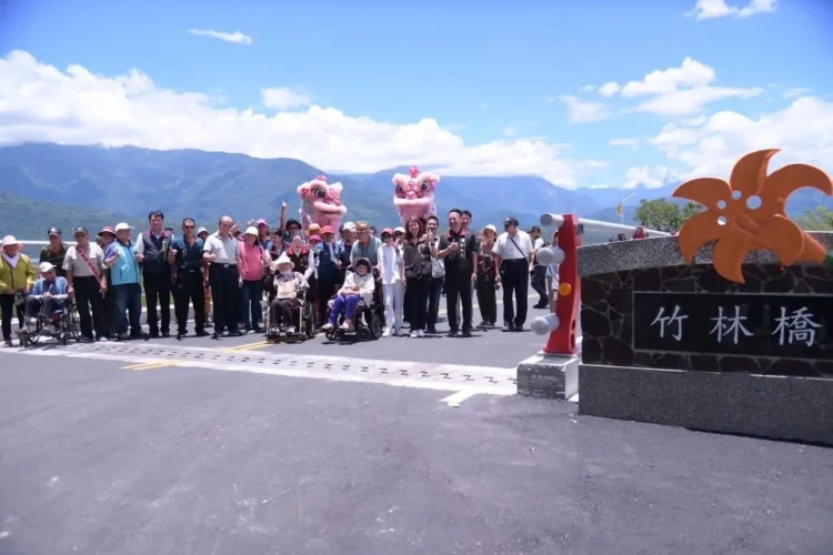 花蓮縣長徐榛蔚全面推動道路橋梁建設 完善交通路網 守護鄉親用路安全 花蓮縣長徐榛蔚全面推動道路橋梁建設 完善交通路網 守護鄉親用路安全