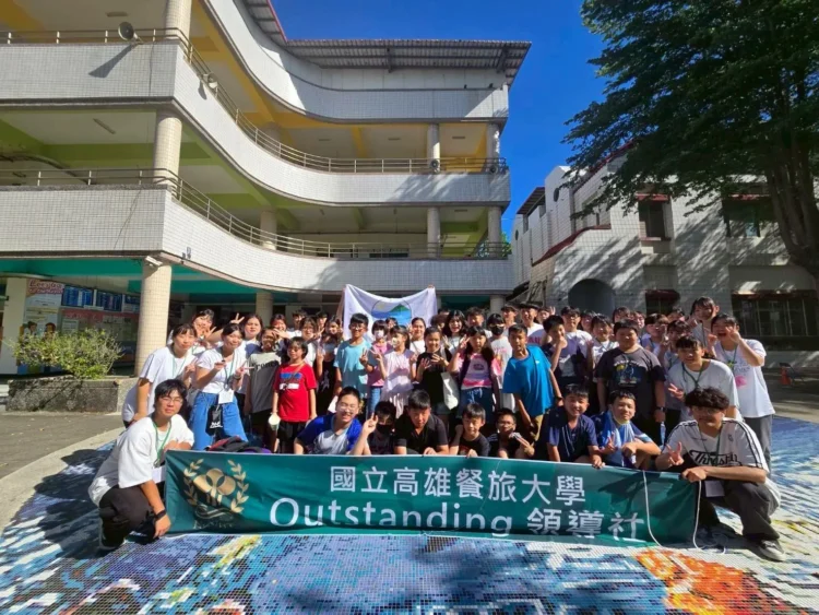 跨世代攜手傳遞感恩 高餐領導社與維新國小 共創母親節溫馨活動! 跨世代攜手傳遞感恩 高餐領導社與維新國小 共創母親節溫馨活動!