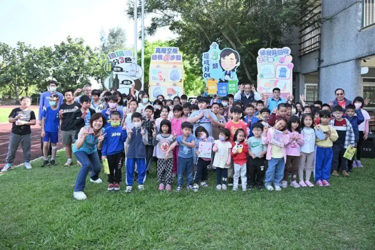 環教媽媽游淑貞走入校園落實宣導 鼓勵垃圾分類愛地球從小扎根學習 環教媽媽游淑貞走入校園落實宣導 鼓勵垃圾分類愛地球從小扎根學習