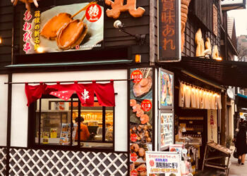 日本美食｜泡完溫泉來箱根湯本商店街，吃溫泉饅頭、湯麻糬跟炸海鮮！