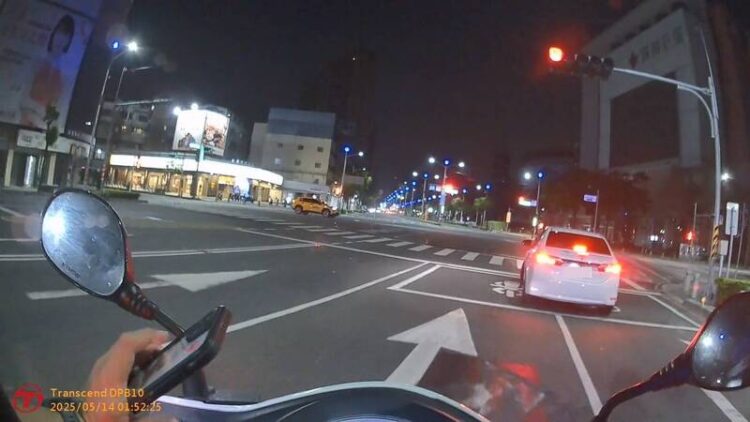 左營警深夜攔查交通違規  查獲毒品及五條通