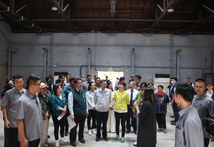 參訪臺南岸內影視基地 卓揆:中央挹注經費打造優質影視從業環境 促進臺灣影視產業發展 參訪臺南岸內影視基地 卓揆:中央挹注經費打造優質影視從業環境 促進臺灣影視產業發展