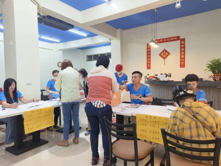 大唐風華傳愛列車再度啟動 贈3200顆福慧圓滿餅溫暖中低收入戶 大唐風華傳愛列車再度啟動 贈3200顆福慧圓滿餅溫暖中低收入戶