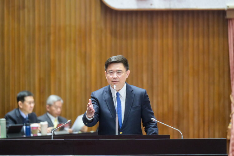 賴瑞隆提產業願景「六支箭」 助高雄經濟全面升級 打造國際宜居幸福城市 賴瑞隆提產業願景「六支箭」 助高雄經濟全面升級 打造國際宜居幸福城市