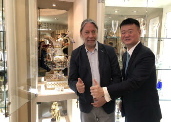 麥森瓷器大師馬第斯‧修茲大立百貨當場獻藝 分享他對瓷藝永無止盡的愛