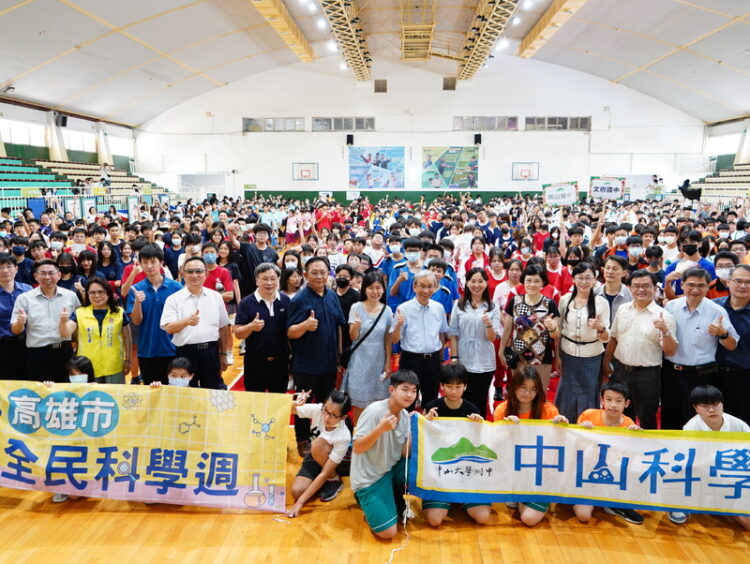 科學體驗變遊戲! 高雄千名學子參加「全民科學週」動手玩科學 科學體驗變遊戲! 高雄千名學子參加「全民科學週」動手玩科學